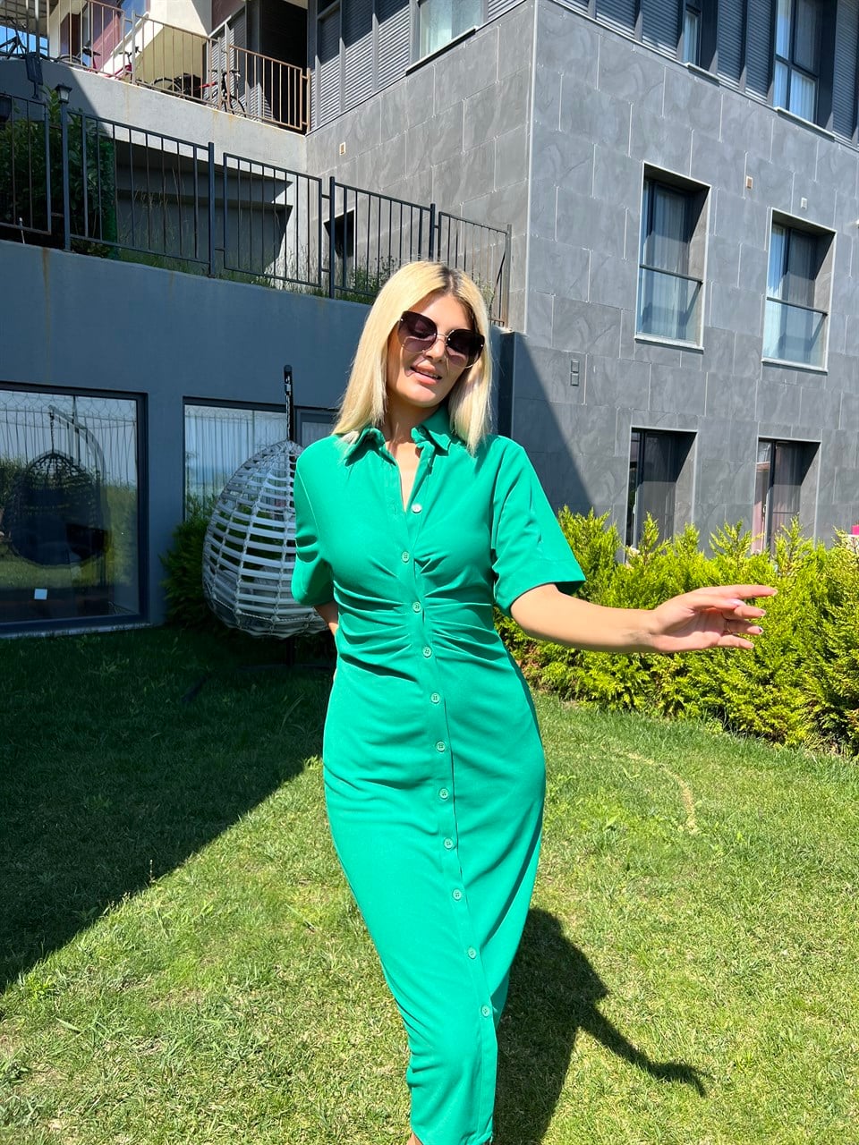 Çam Yeşili Bel Büzgülü Düğmeli Elbise