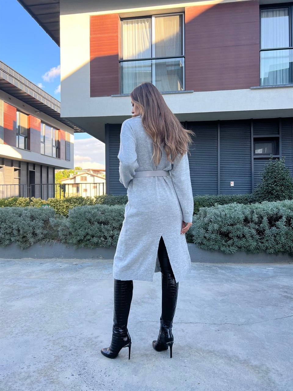 Candace Gri Kemerli Uzun Örme Hırka