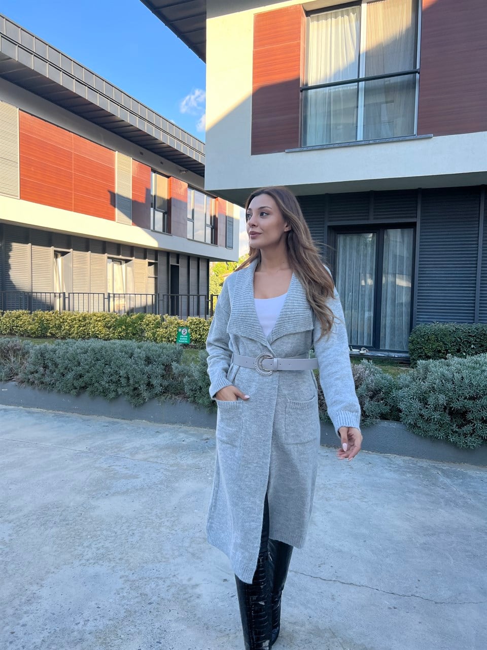 Candace Gri Kemerli Uzun Örme Hırka