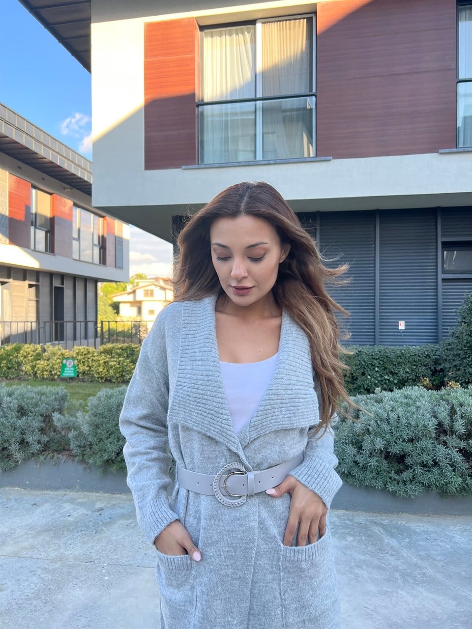 Candace Gri Kemerli Uzun Örme Hırka