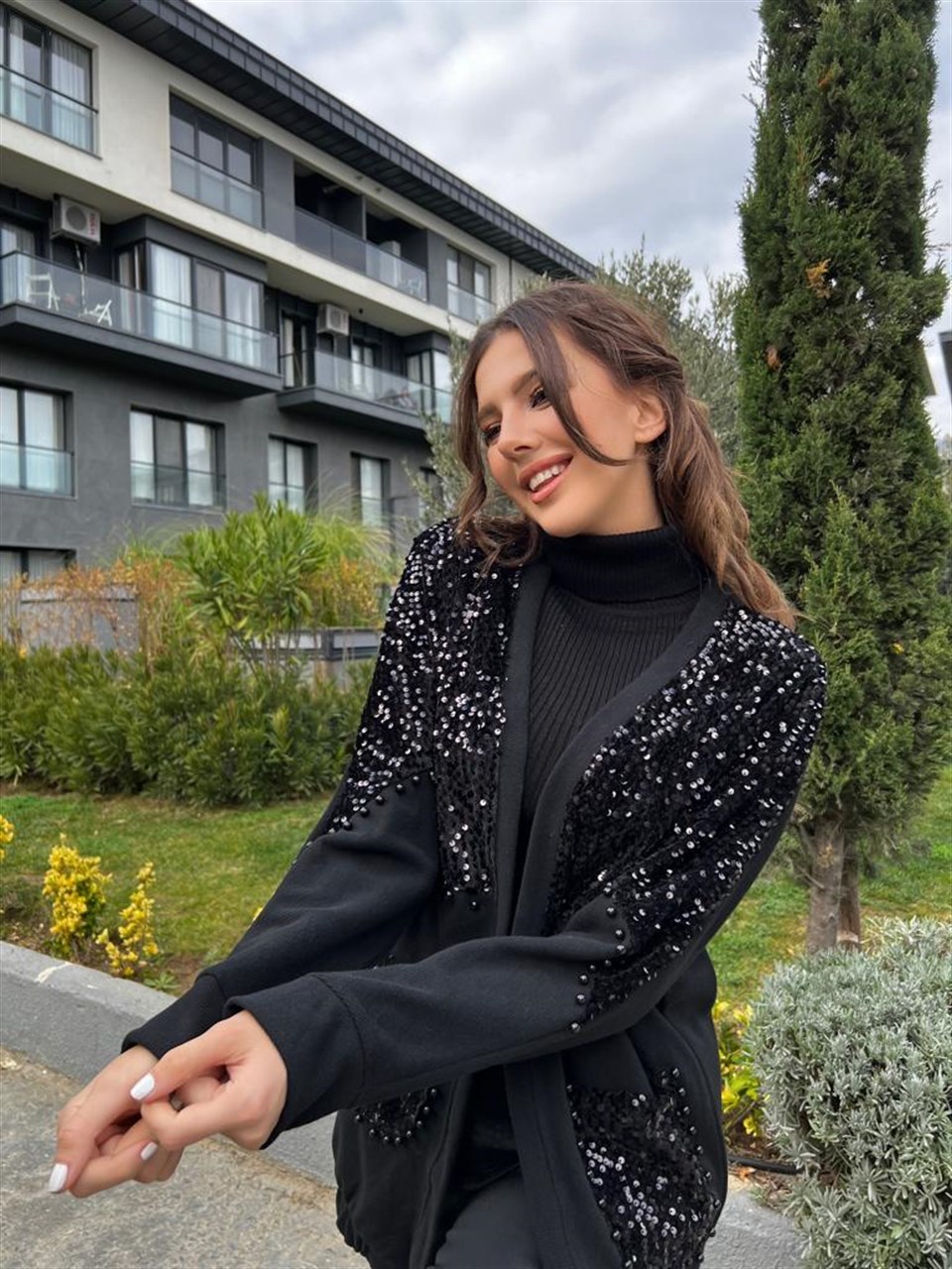 Cepleri Siyah Boncuklu Payetli Hırka 3214