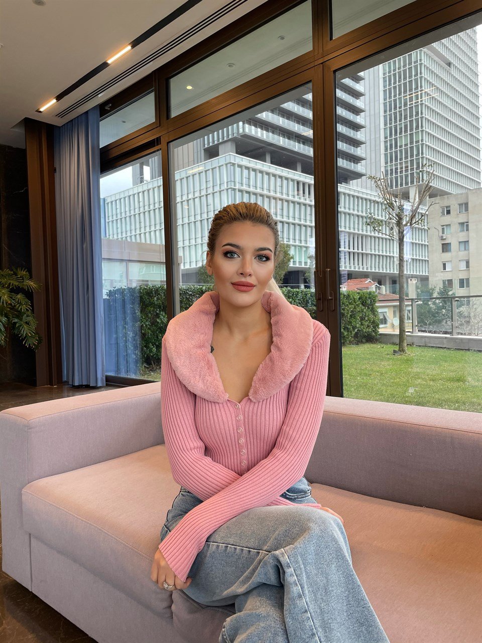 Çıkarılabilir Kürklü Düğmeli Triko Pudra Bluz