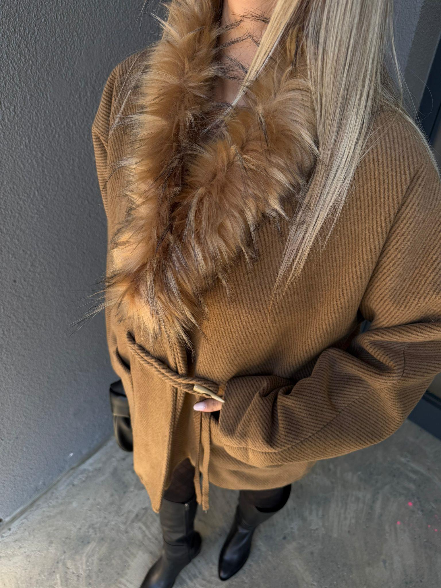 Çıkarılabilir Yaka Kürklü Kaşe Mont Camel kckt2136shz