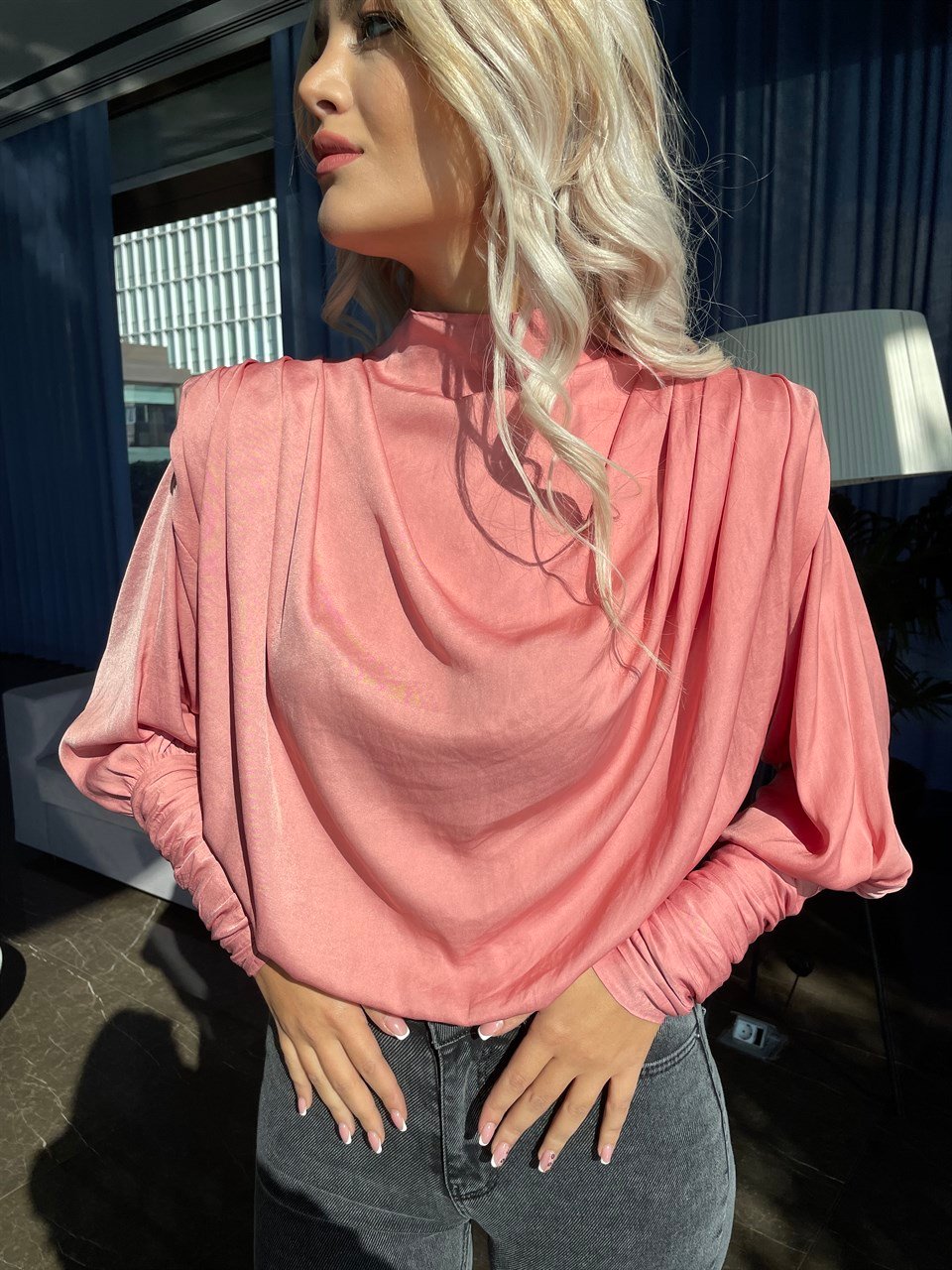 Dik Yaka Siyah Pembe Bluz