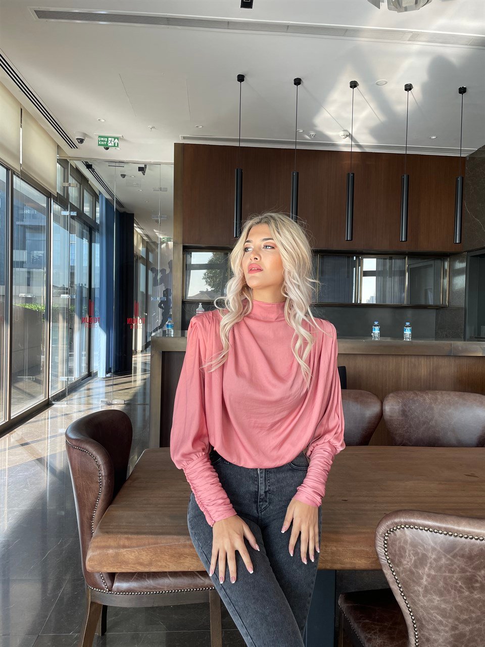 Dik Yaka Siyah Pembe Bluz