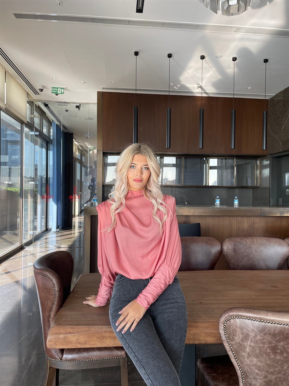 Dik Yaka Siyah Pembe Bluz