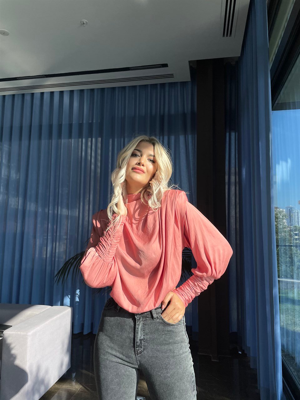 Dik Yaka Siyah Pembe Bluz
