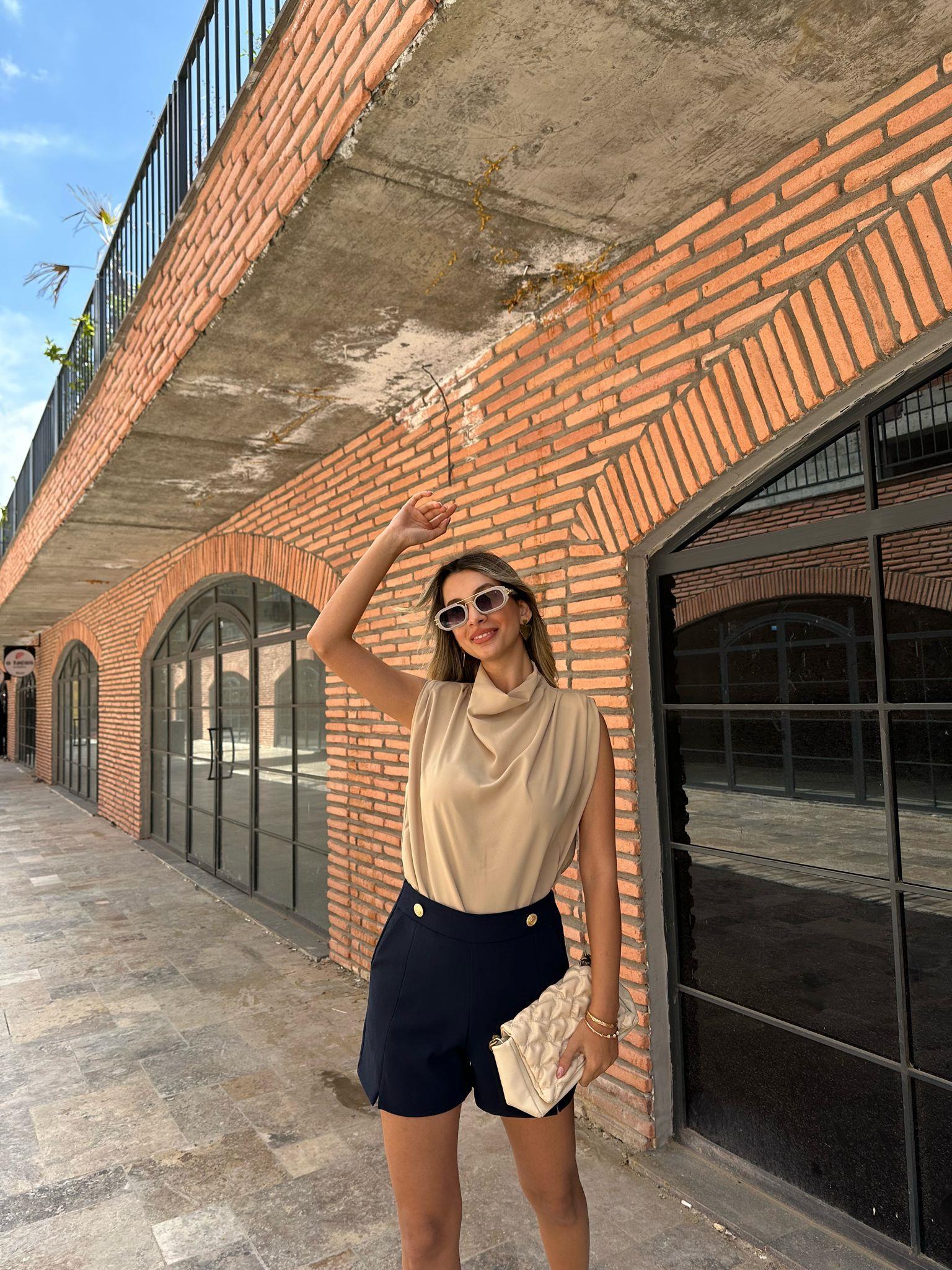 Dik Yaka Vatkalı Bluz Krem 230253