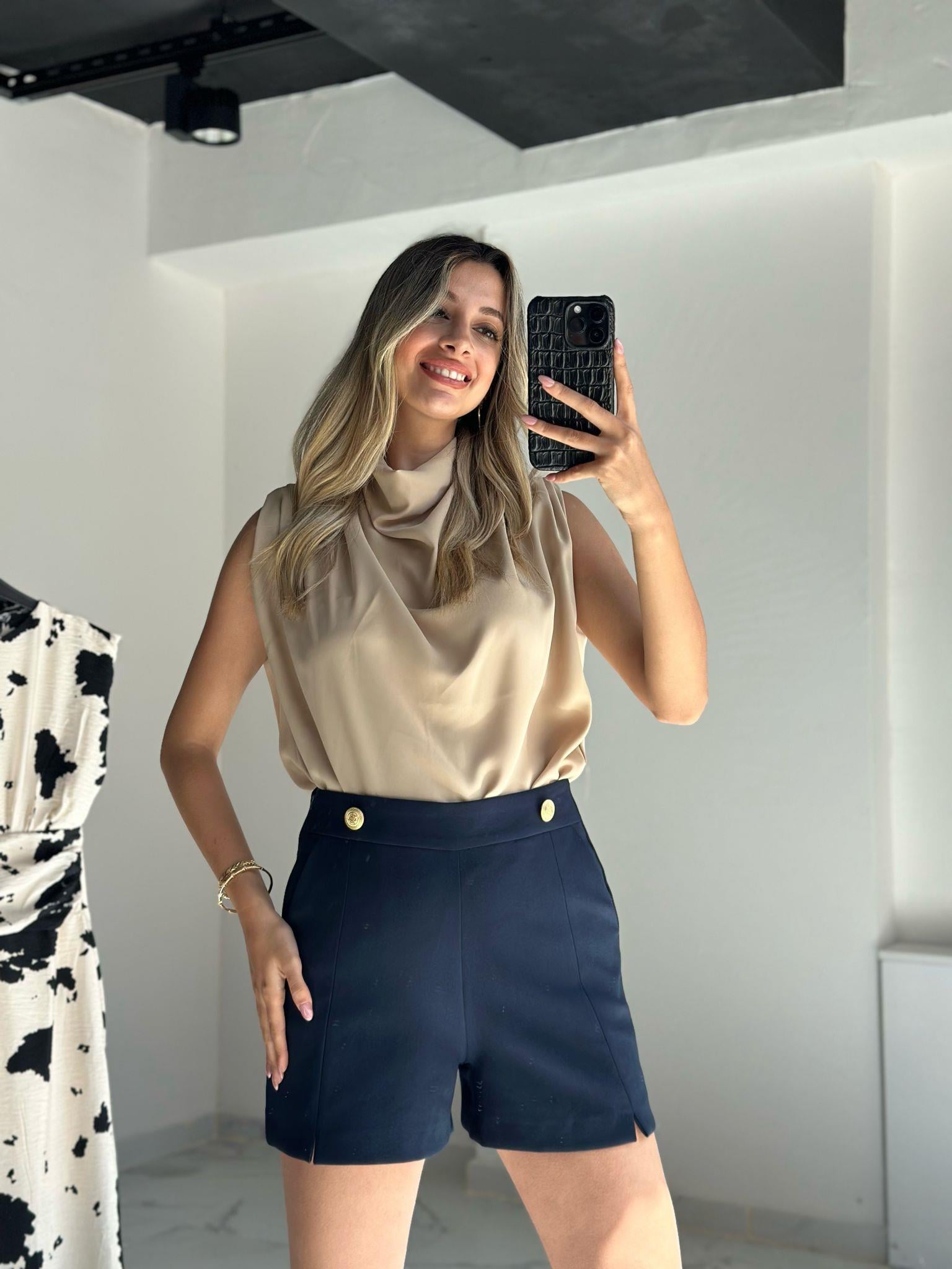 Dik Yaka Vatkalı Bluz Krem 230253