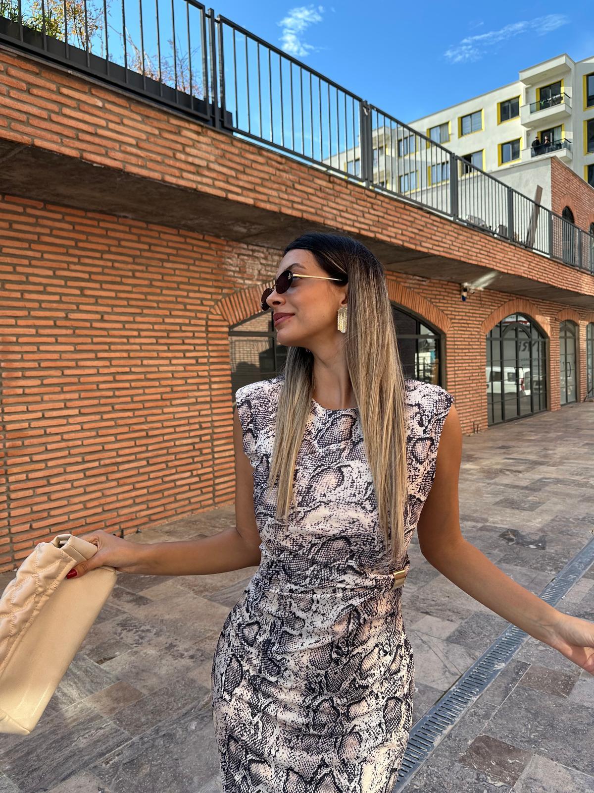 Dorina Gold Broşlu Yılan Desen Elbise (Açık)) yelb1065grs