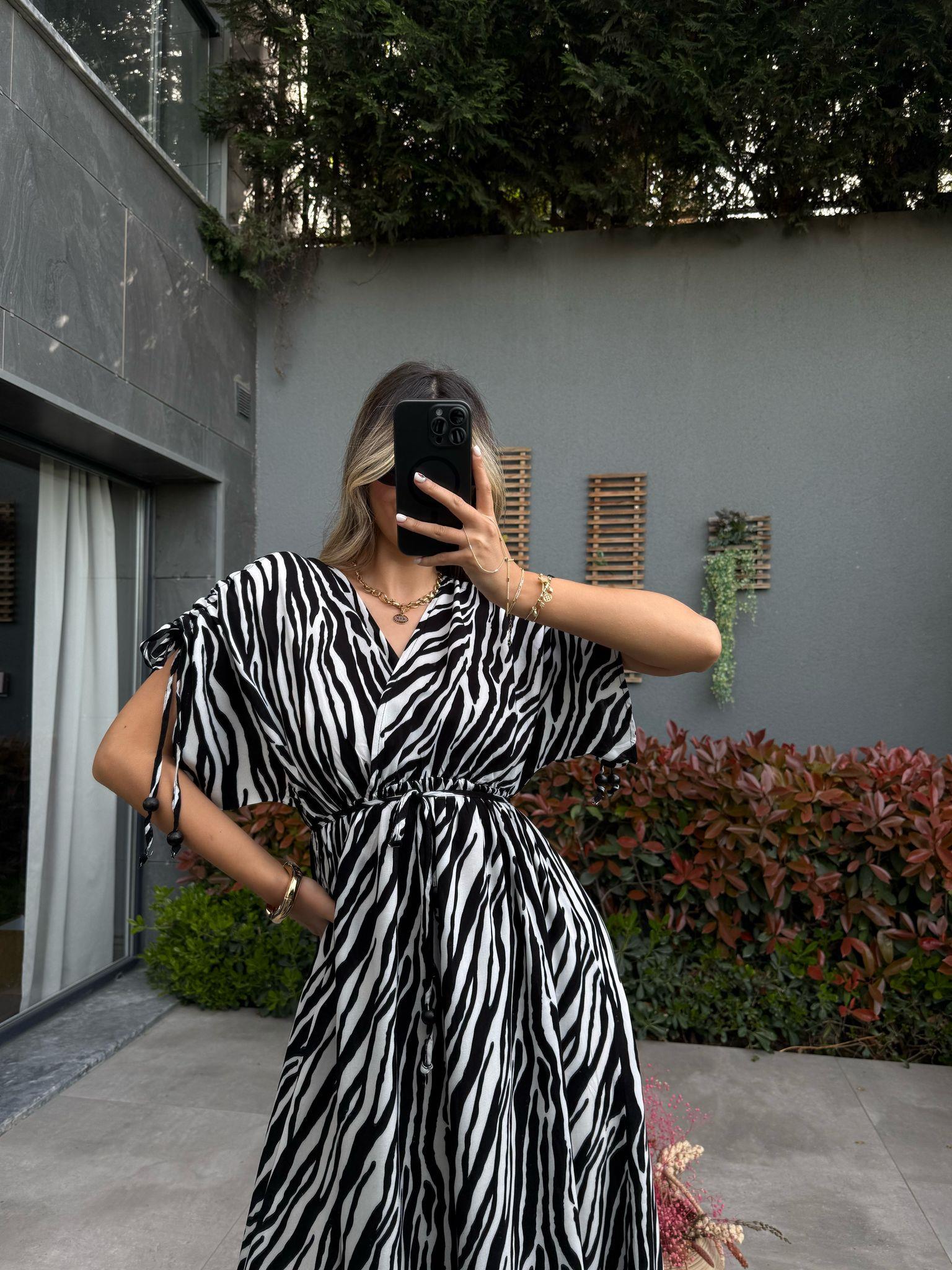 Düşük Kol Beyaz Zebra Desen Viskon Elbise070621152