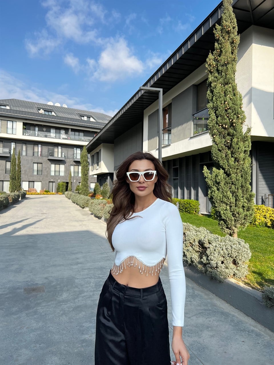 Eteği Taş Püsküllü Beyaz Crop