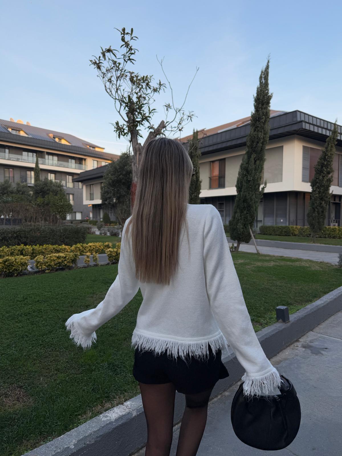 Fiyonk Detay Saçaklı Beyaz Hırka hrk2067styq