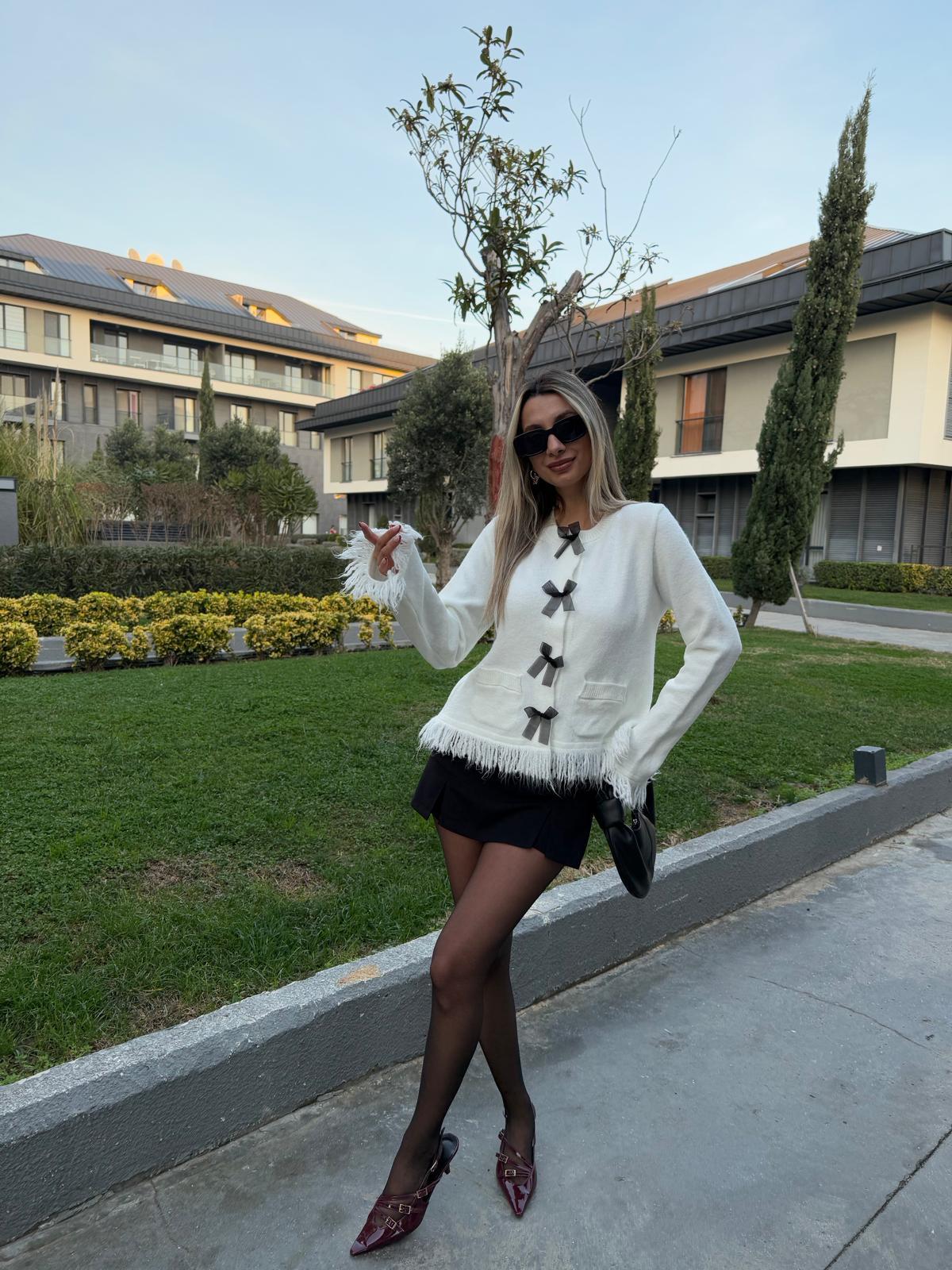 Fiyonk Detay Saçaklı Beyaz Hırka hrk2067styq
