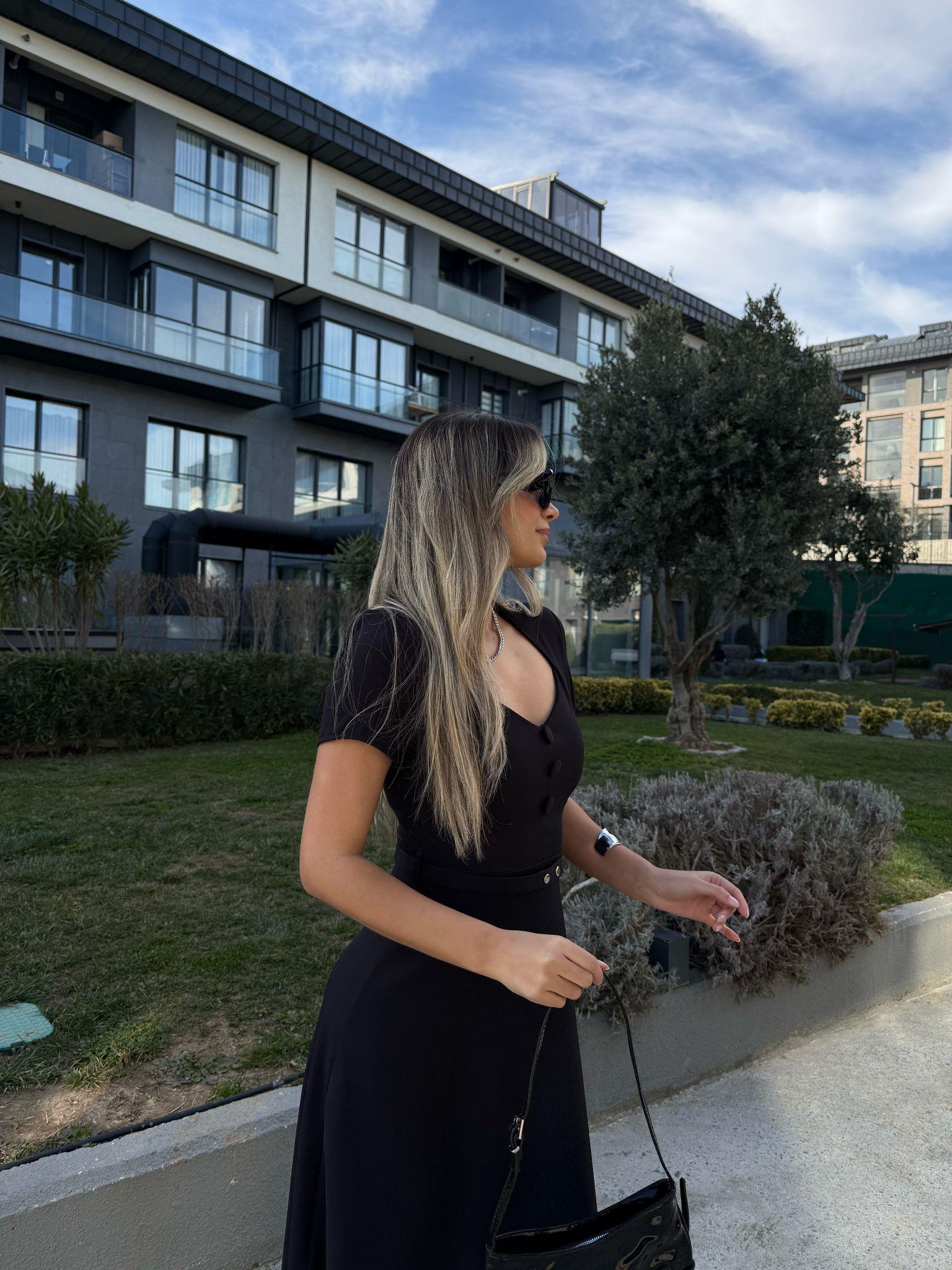 Fransız Yaka Üç Düğme Kemerli Elbise Siyah kelb2217ny