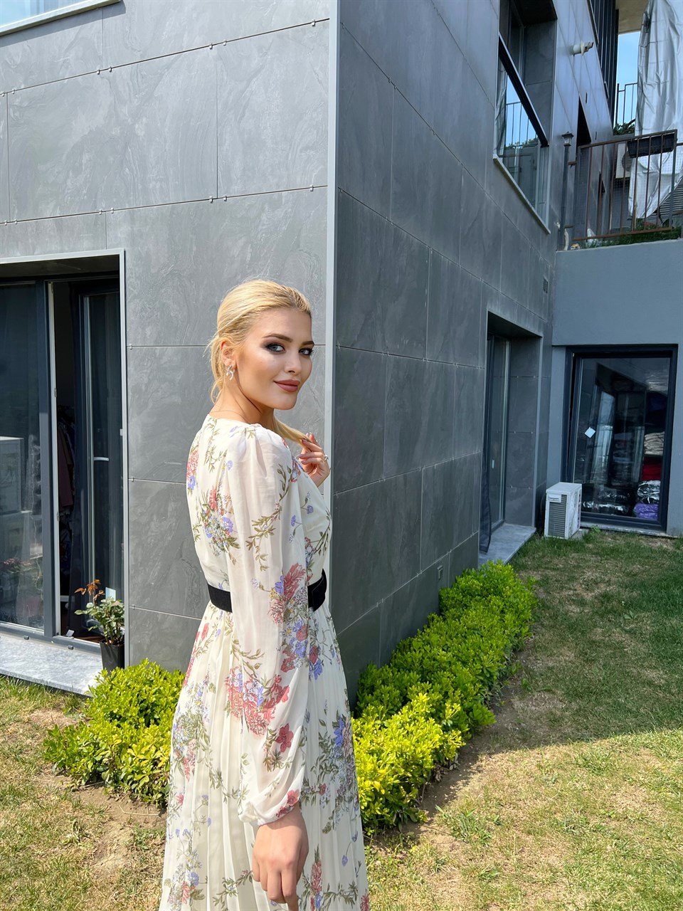 Gilda Astarlı Krem Şifon Elbise