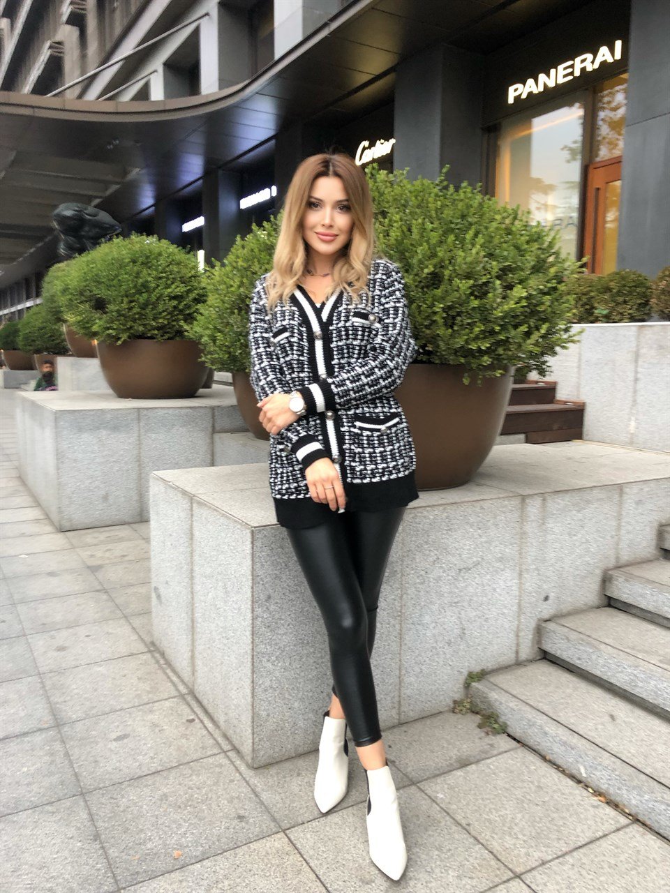 Gold Düğme Siyah Beyaz Hırka