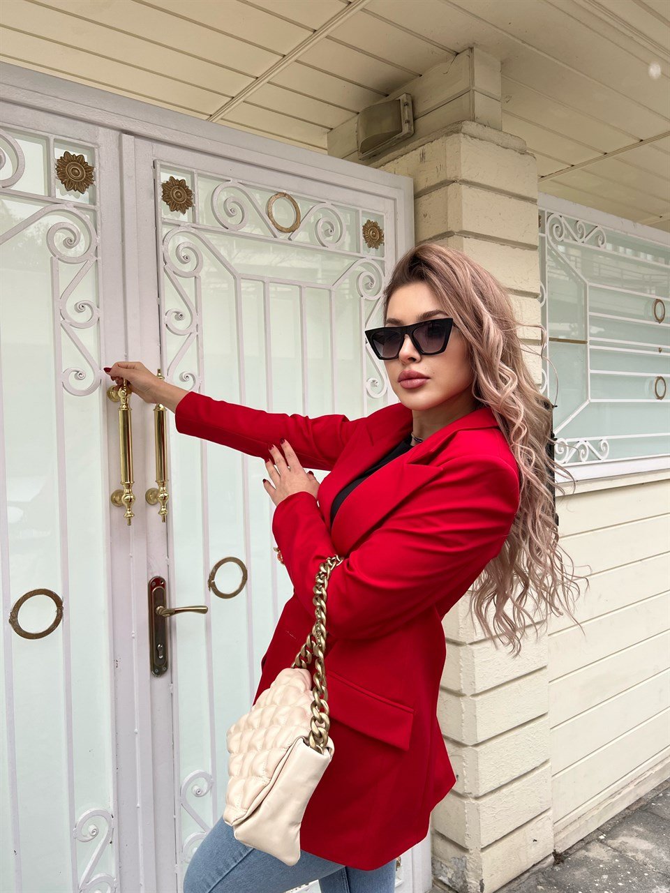 Gold Düğmeli Kırmızı Blazer Ceket