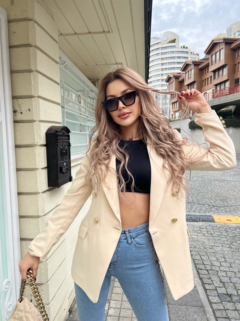 Gold Düğmeli Krem Blazer Ceket