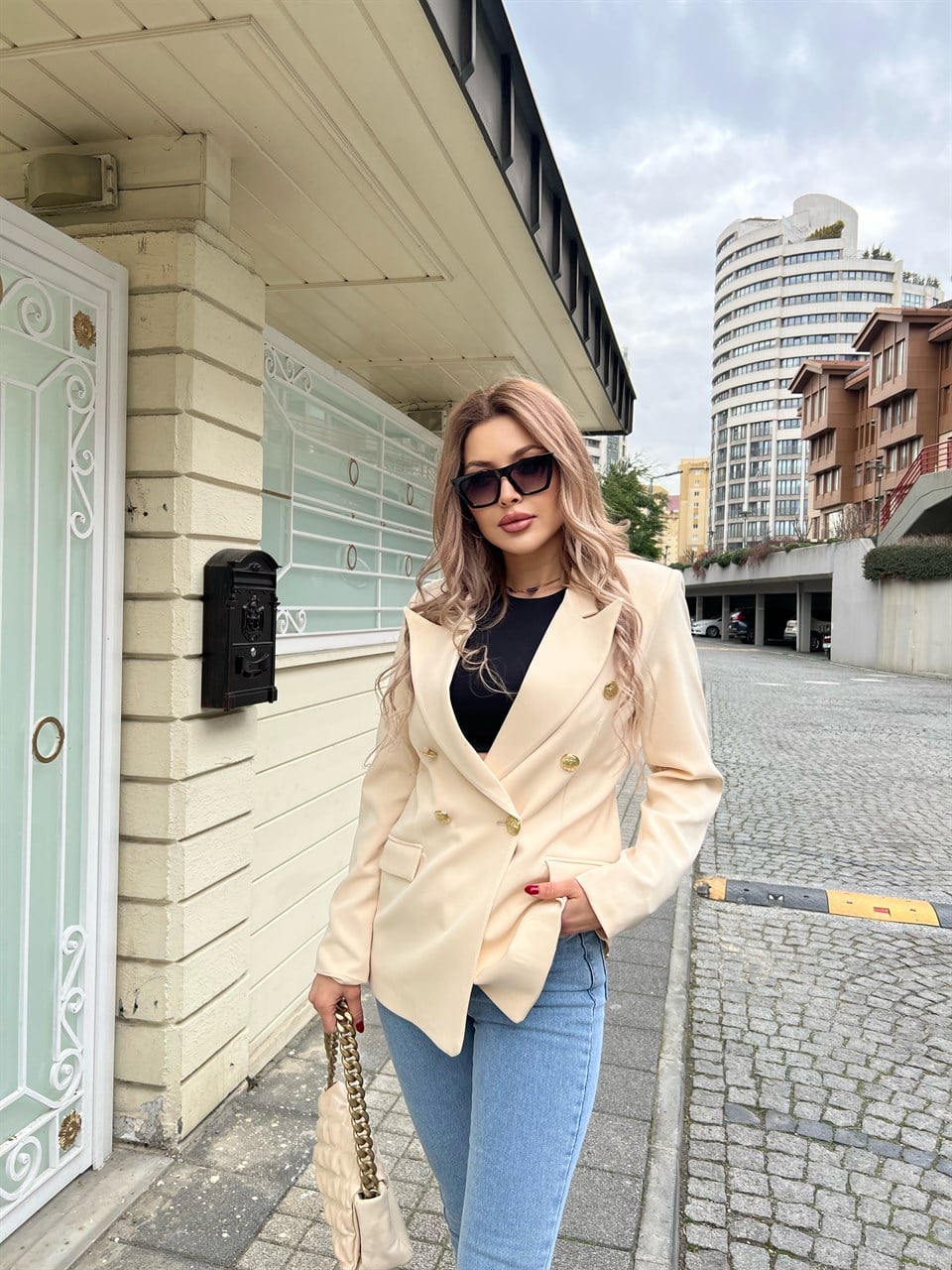 Gold Düğmeli Krem Blazer Ceket