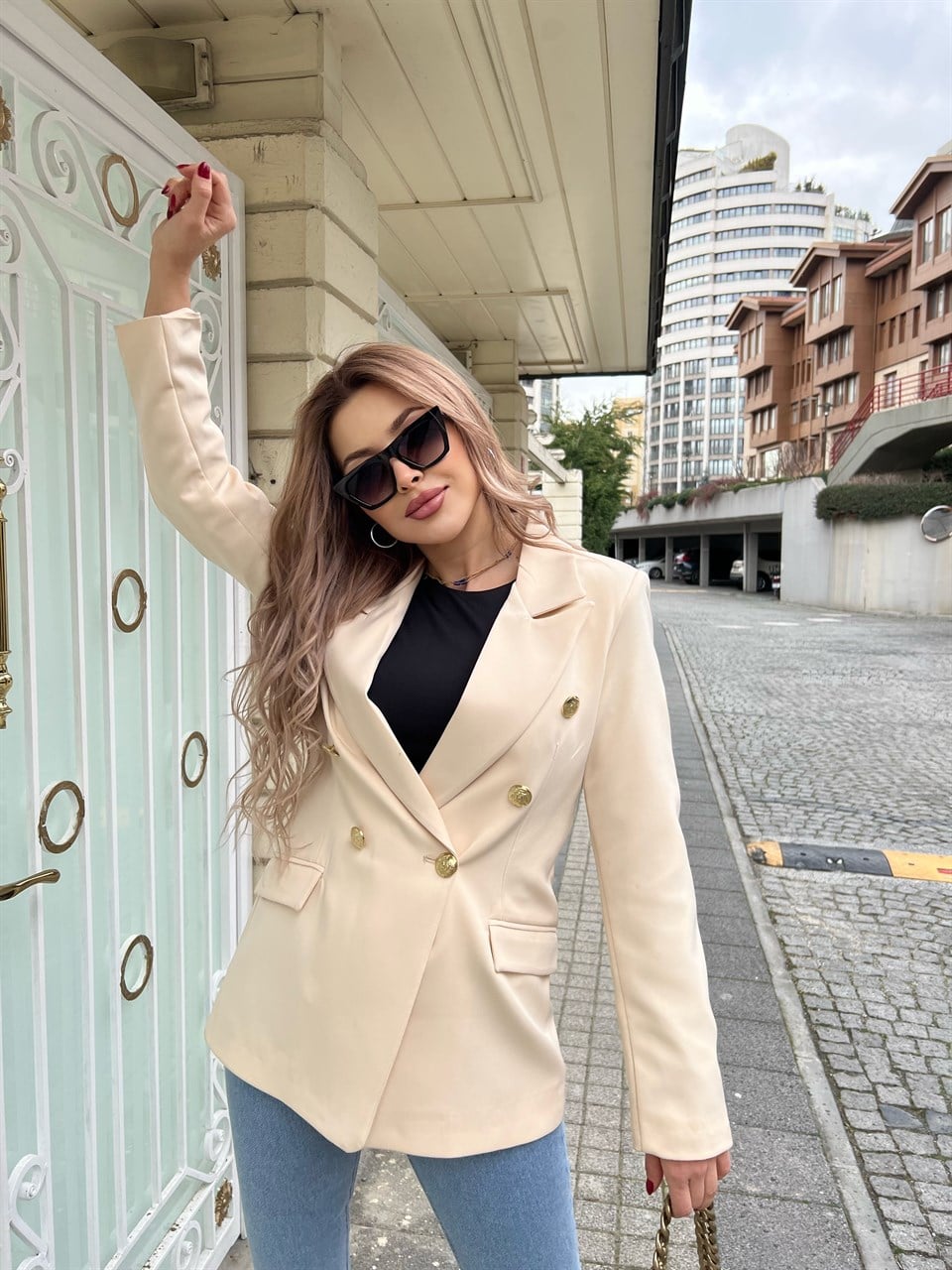 Gold Düğmeli Krem Blazer Ceket