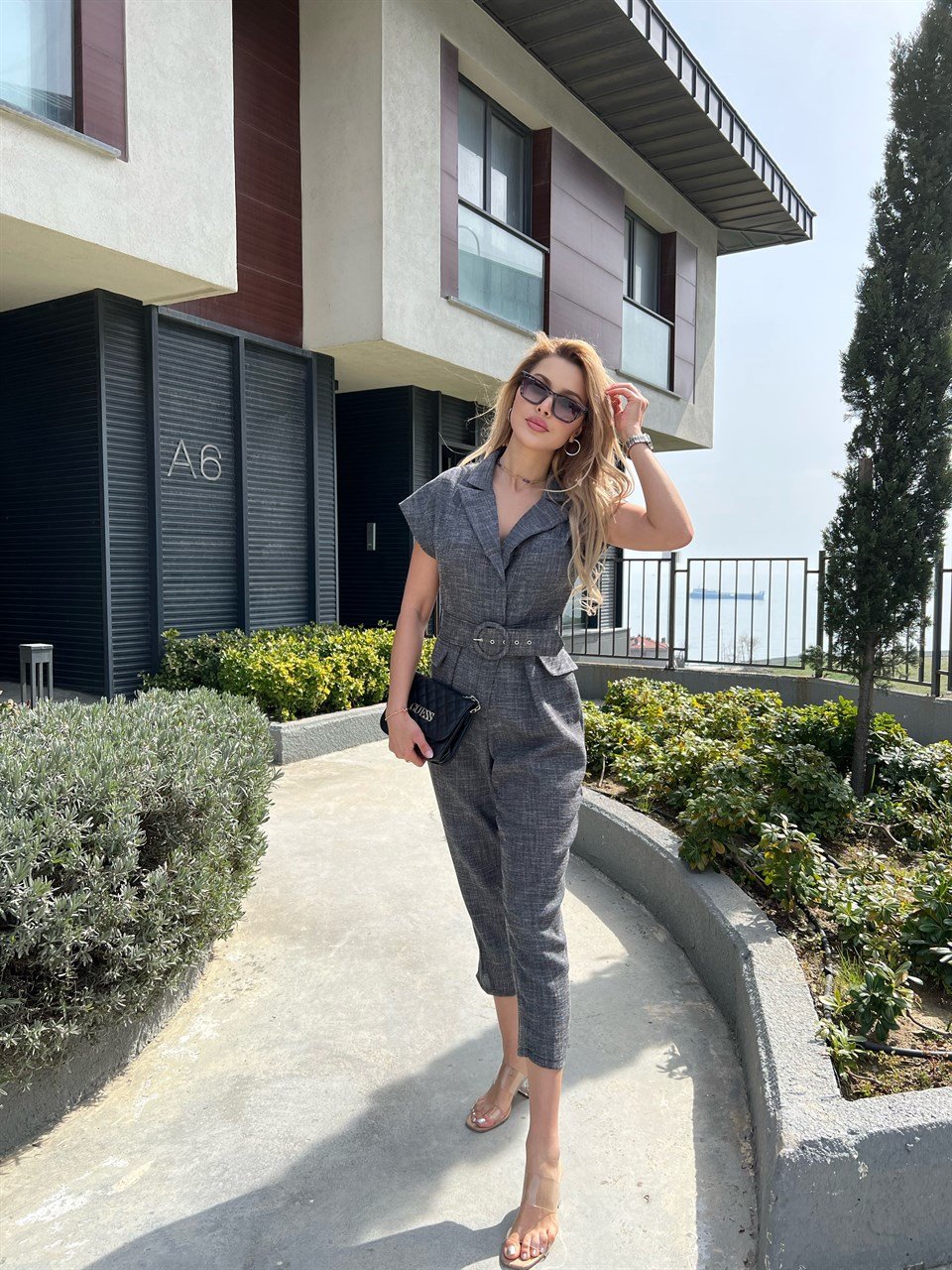 Gri Kemerli Kroseçli Keten Tulum