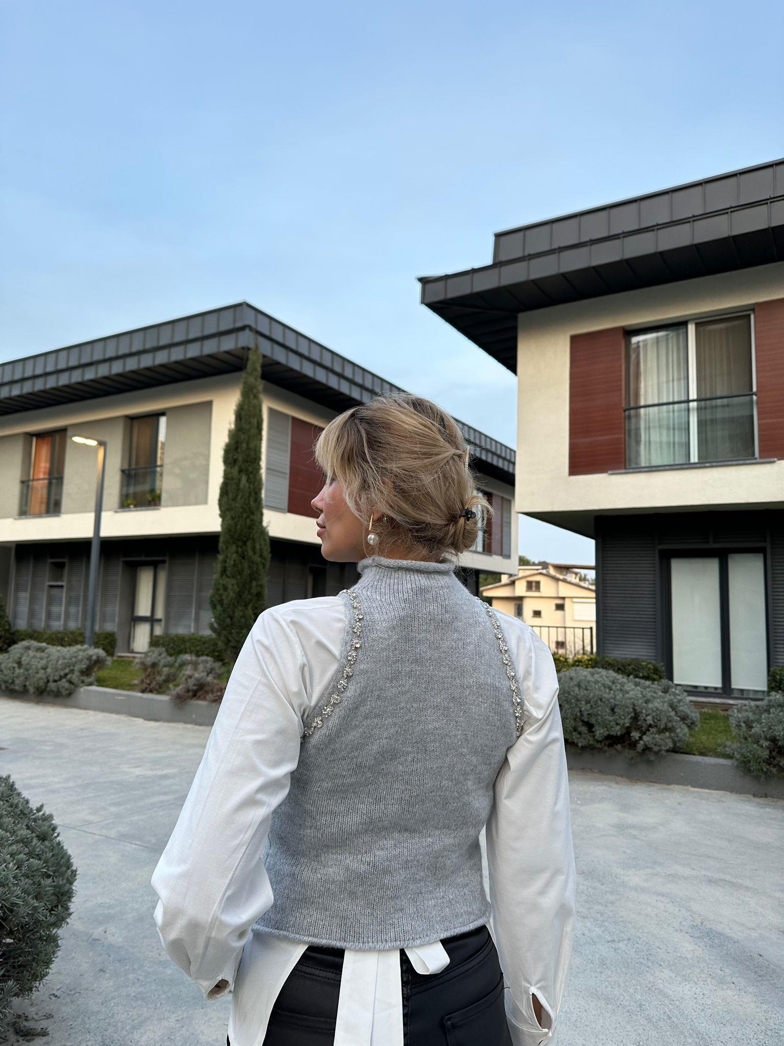 Gri Sıfır Kol Taşlı Triko  17074552