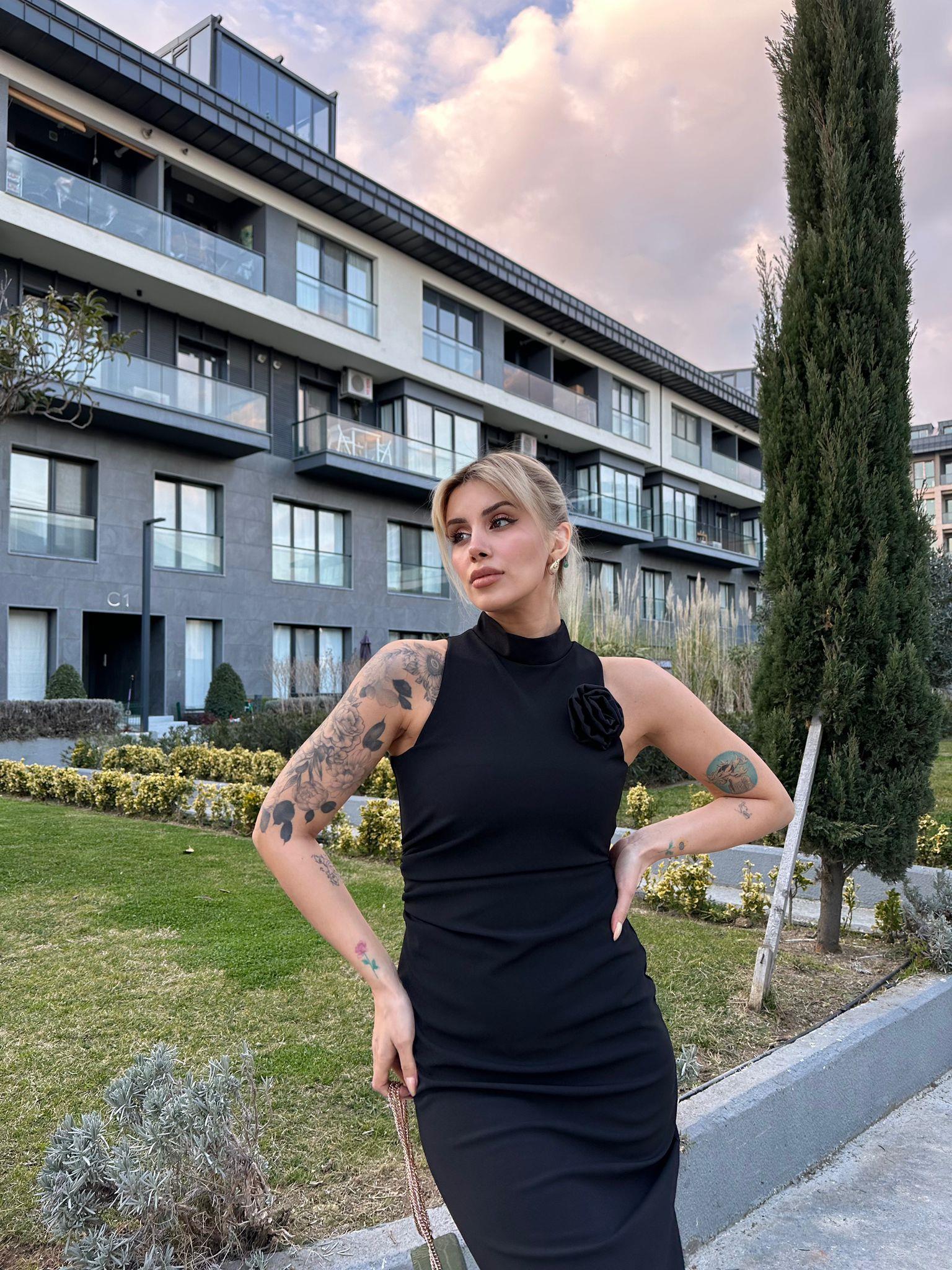 Gül Broşlu Siyah Crep Kalem Elbise  17503