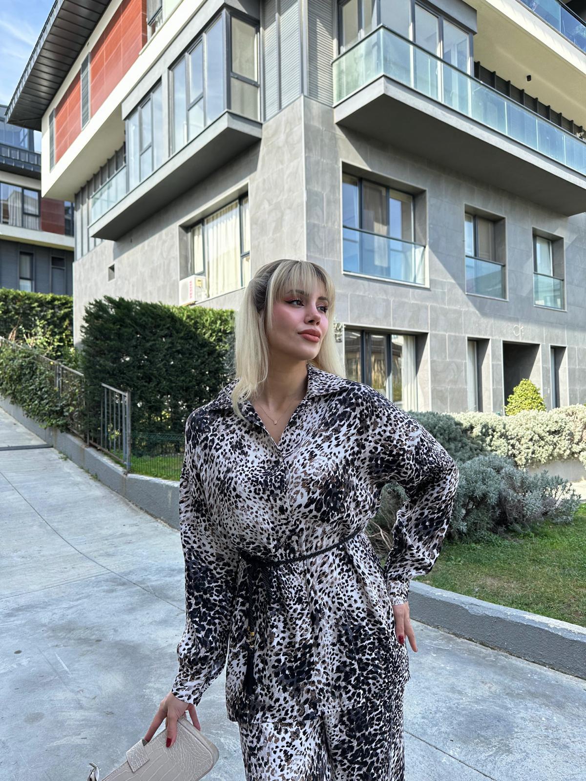 Hasır İnce Kemerli Leopar Gömlekli Takım 17074543