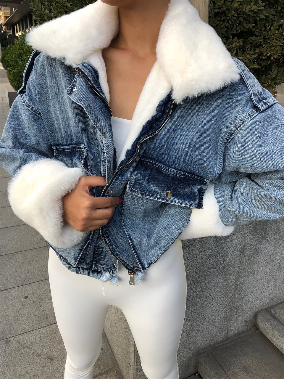 İçi Full Beyaz Kürklü Kısa Jean Ceket
