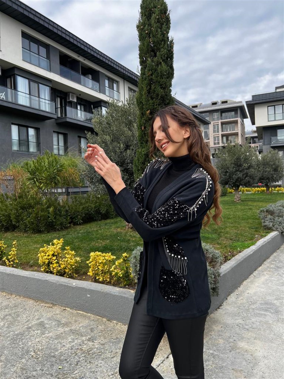 İncili Zincir Püsküllü Siyah Payetli Hırka 3214