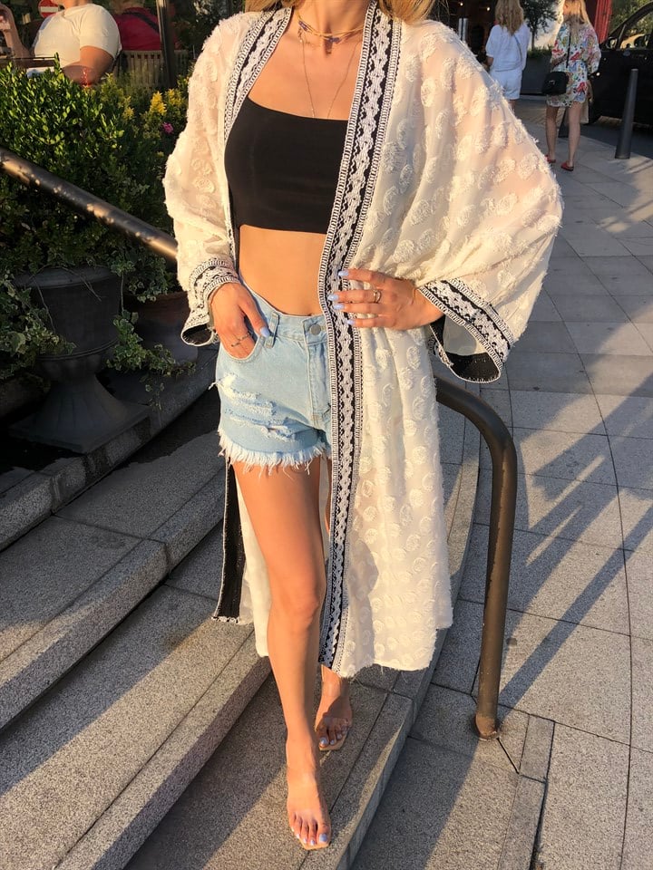 İşlemeli Beyaz Kimono