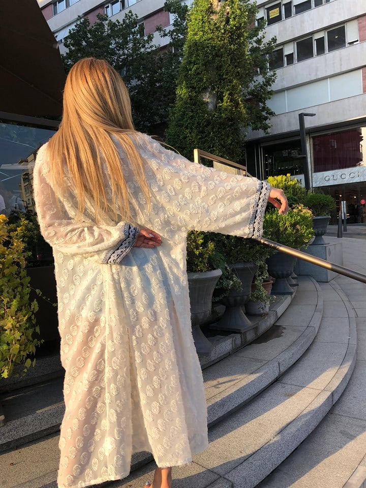 İşlemeli Beyaz Kimono