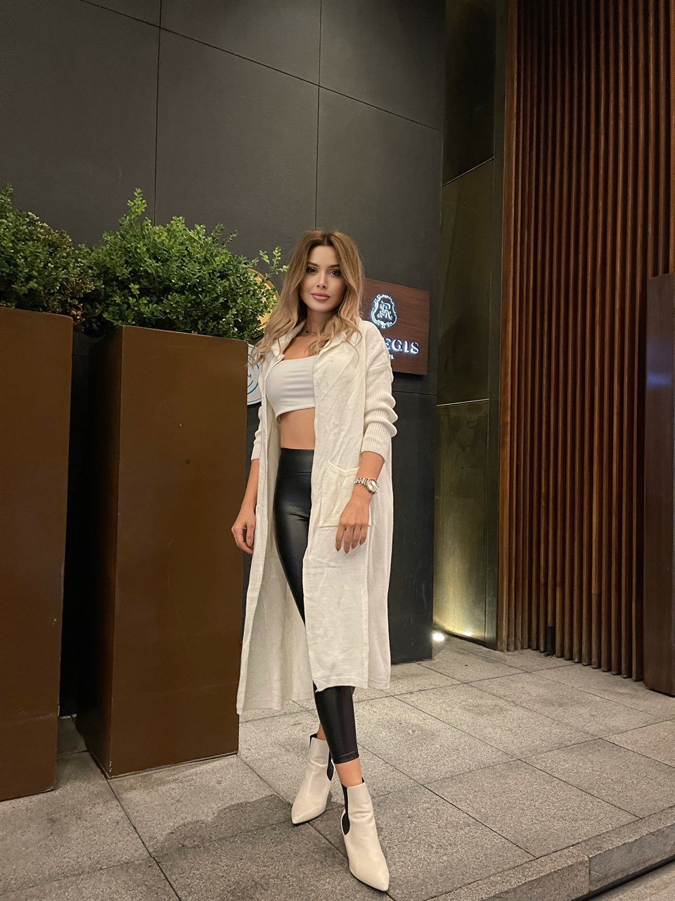 İTHAL KAPŞONLU HIRKA BEYAZ