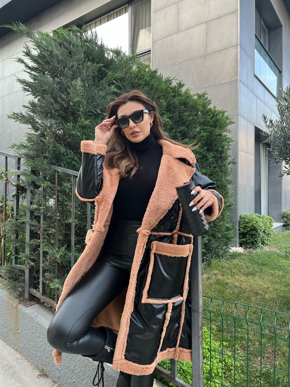 Kahve Peluş Detaylı Deri Uzun Mont