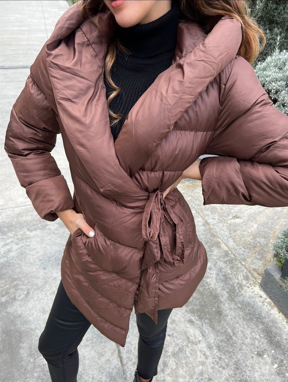 Kahverengi Kuşaklı Şişme Mont 8596