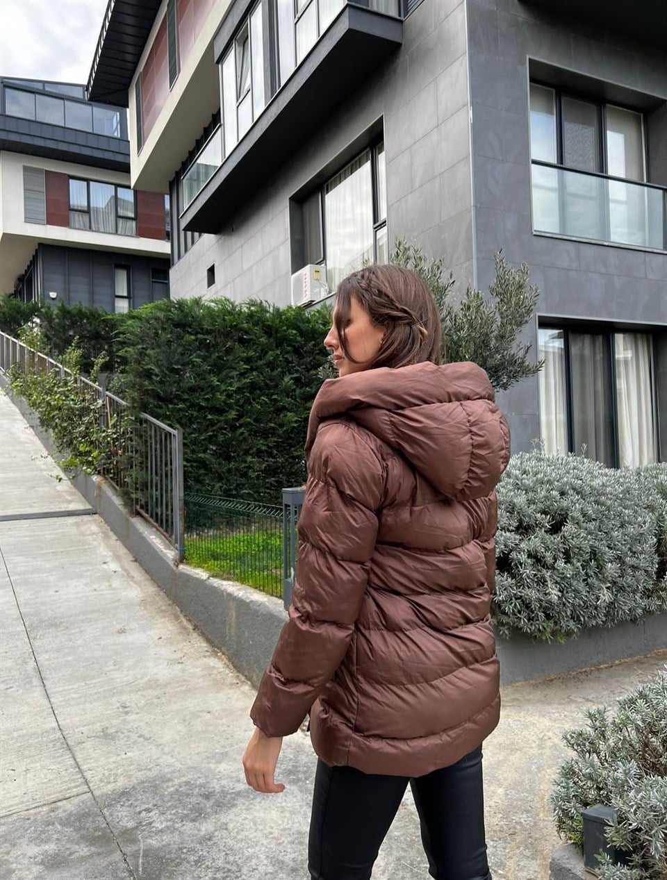 Kahverengi Kuşaklı Şişme Mont 8596