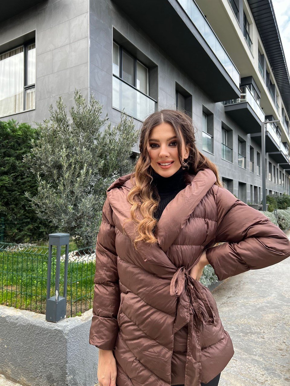Kahverengi Kuşaklı Şişme Mont 8596