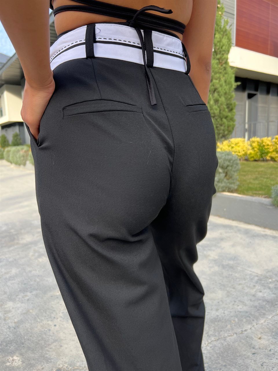 Kemer Detay Siyah Bol Paça Kumaş Pantolon
