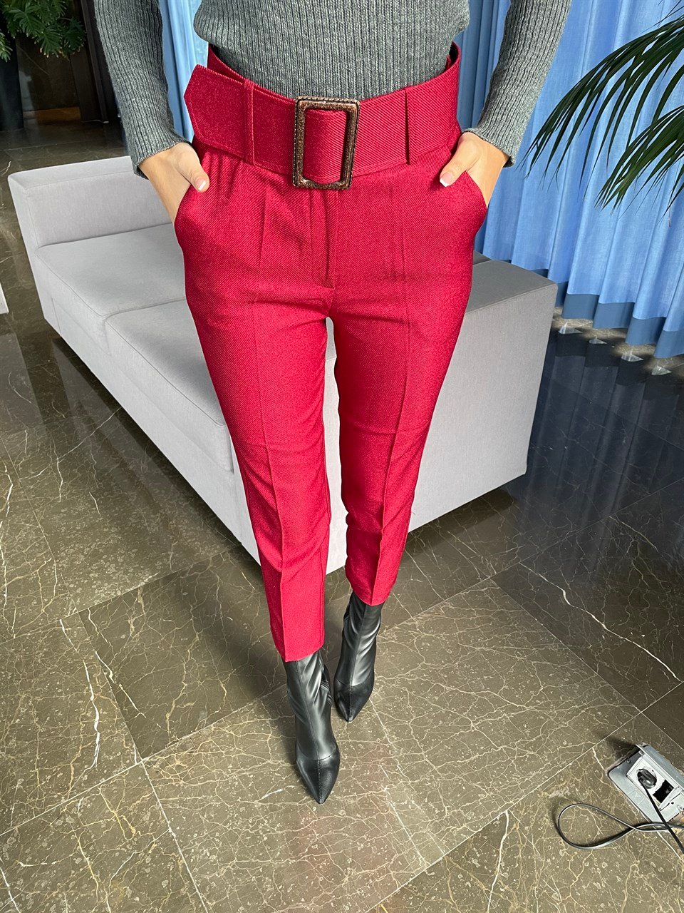 Kemerli Bordo Kaşe Pantolon