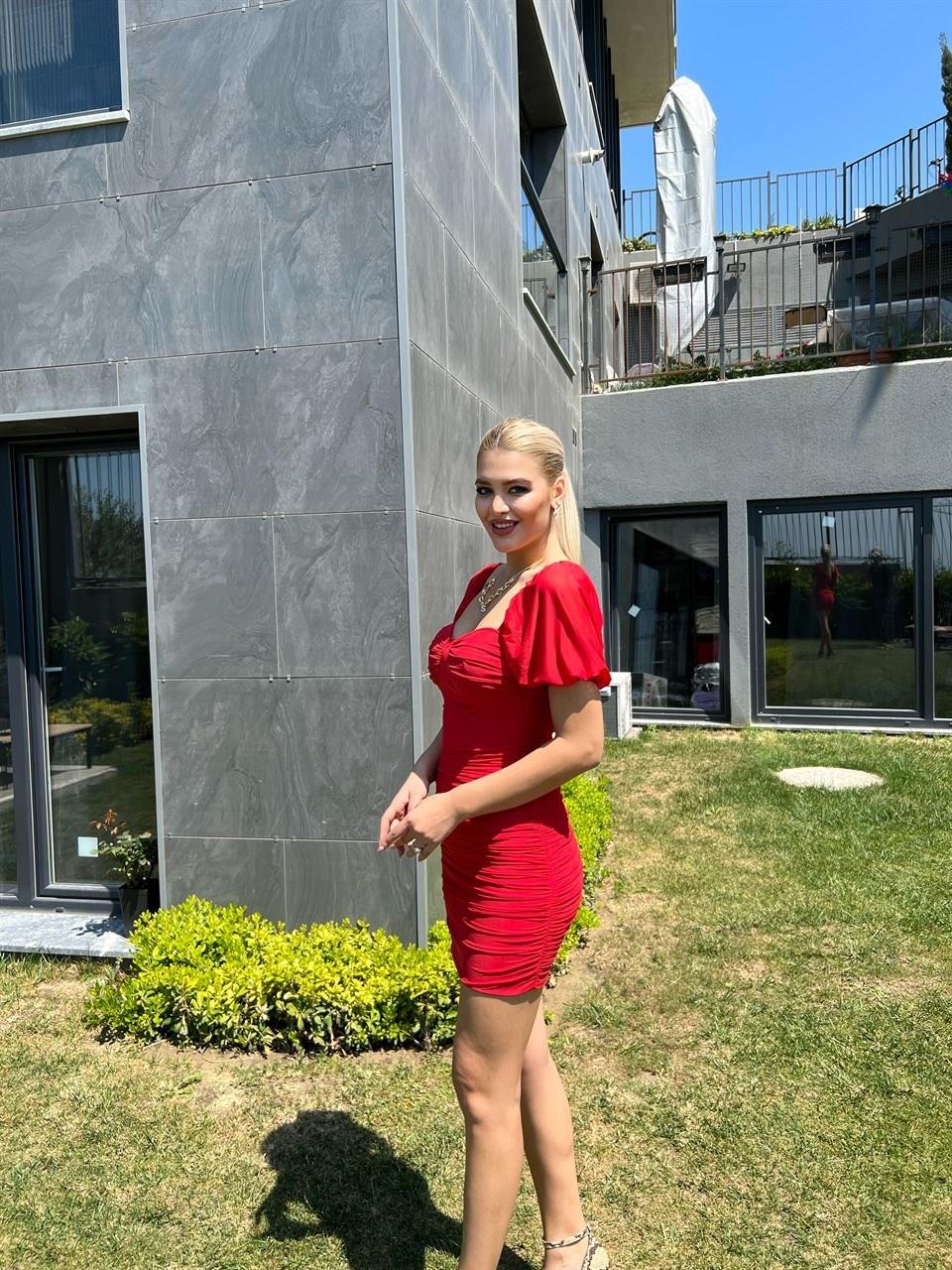 Kolları Tül Detaylı Mini Kırmızı Elbise