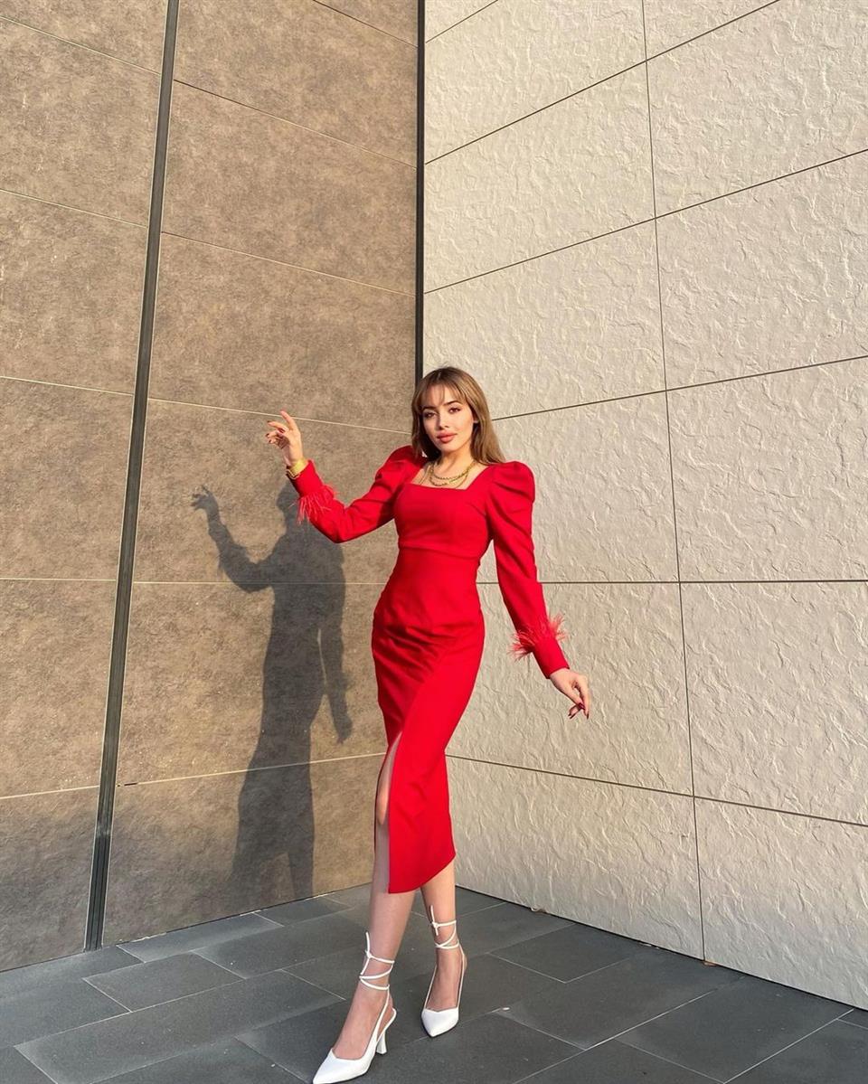 Kolları Tüy Detay Kırmızı Crep Elbise 230274