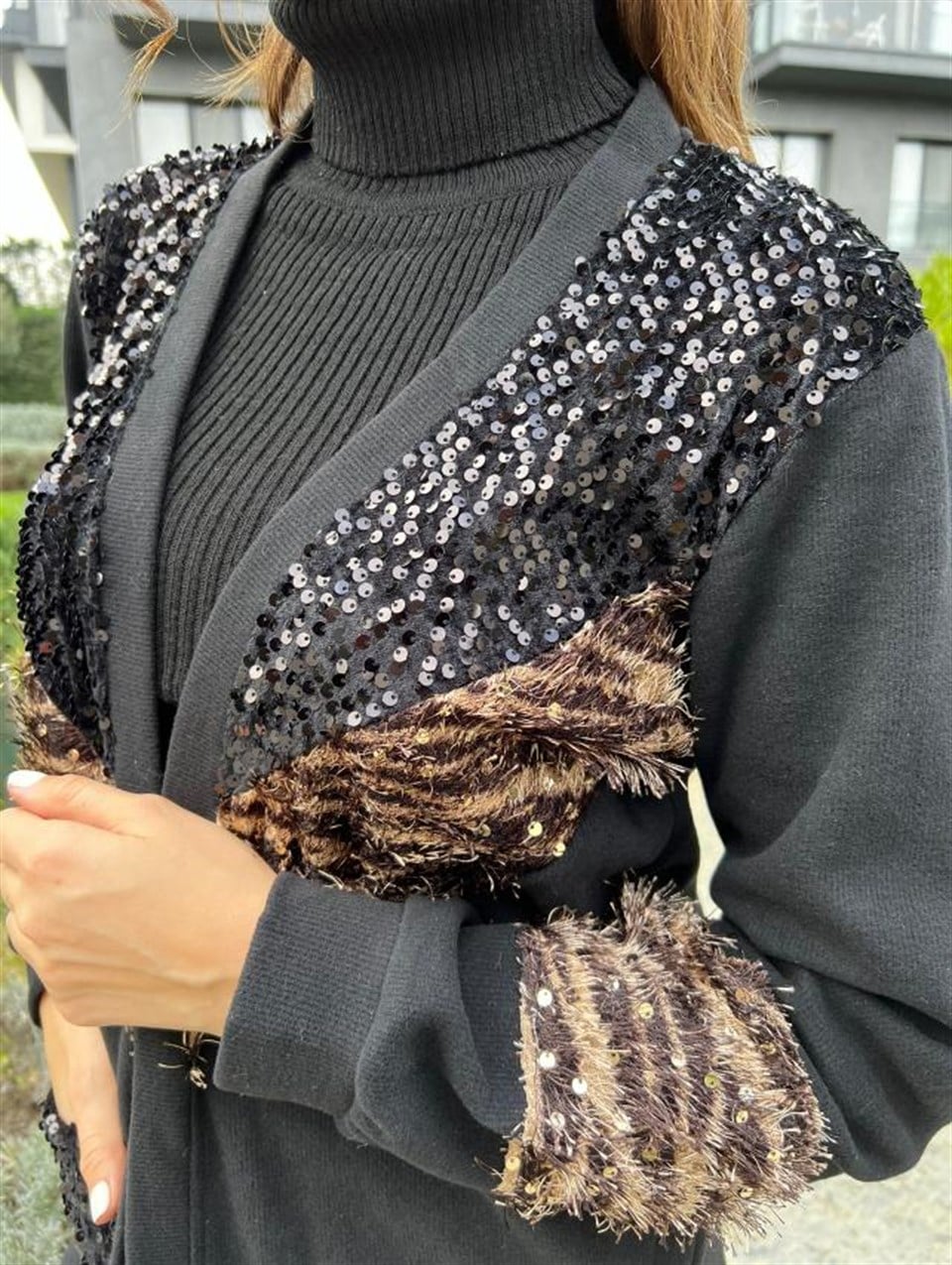 Kolları Zebra Desen Payetli Siyah Hırka 3214