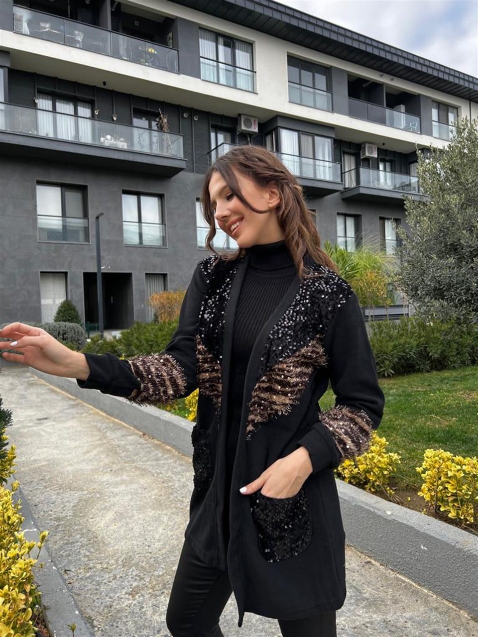 Kolları Zebra Desen Payetli Siyah Hırka 3214