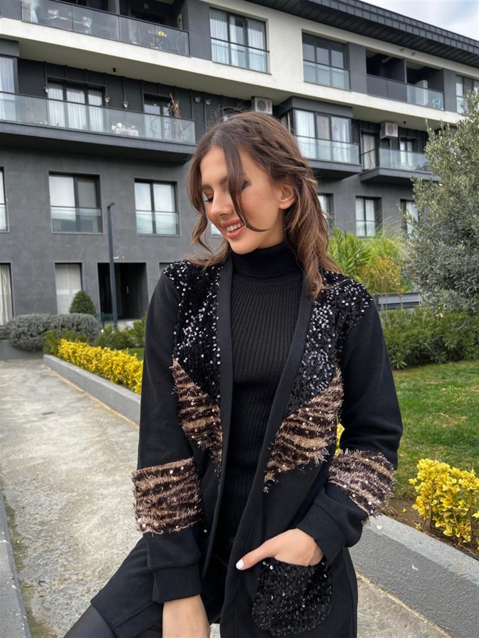 Kolları Zebra Desen Payetli Siyah Hırka 3214