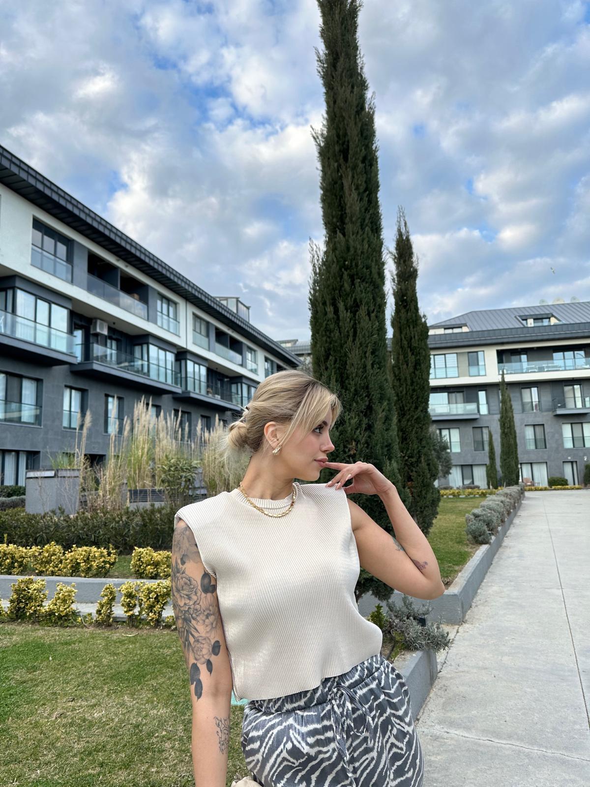 Kolsuz Parlak Bej Bluz 17507