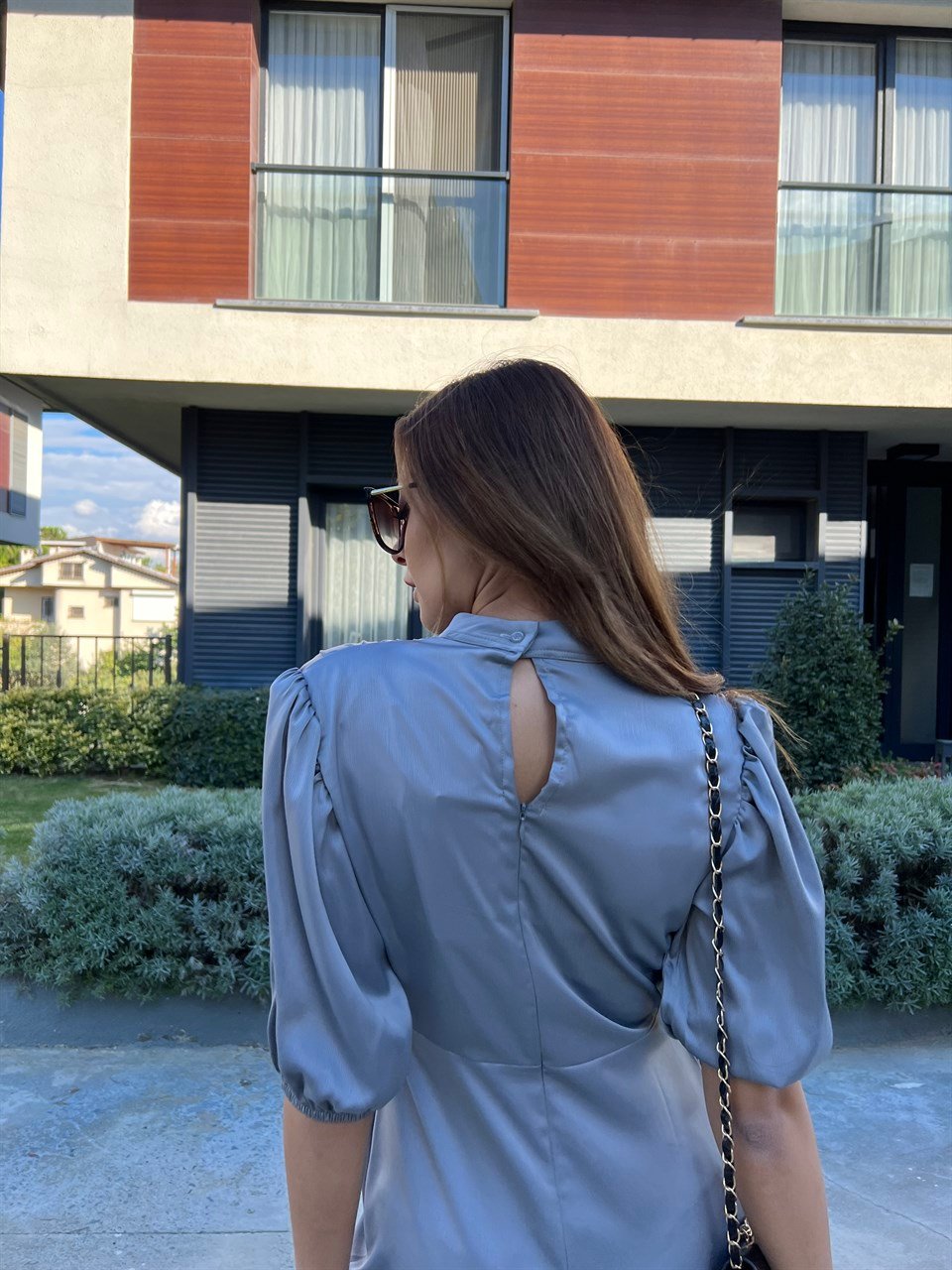 Kül Grisi Yırtmaçlı Ve Büzgülü Saten Elbise