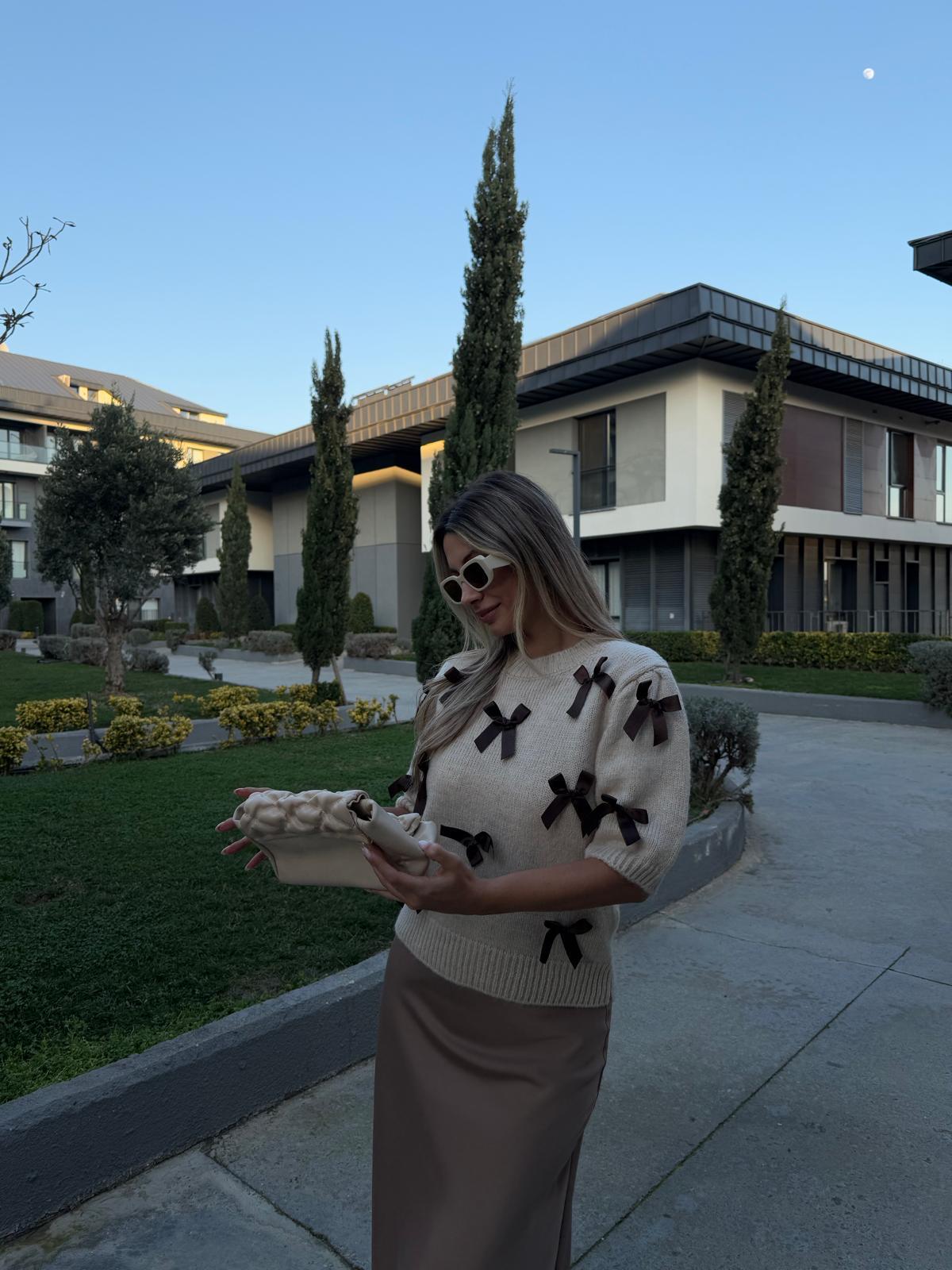Kurdele Detay Krem Kısa Kol Triko blz2137dp