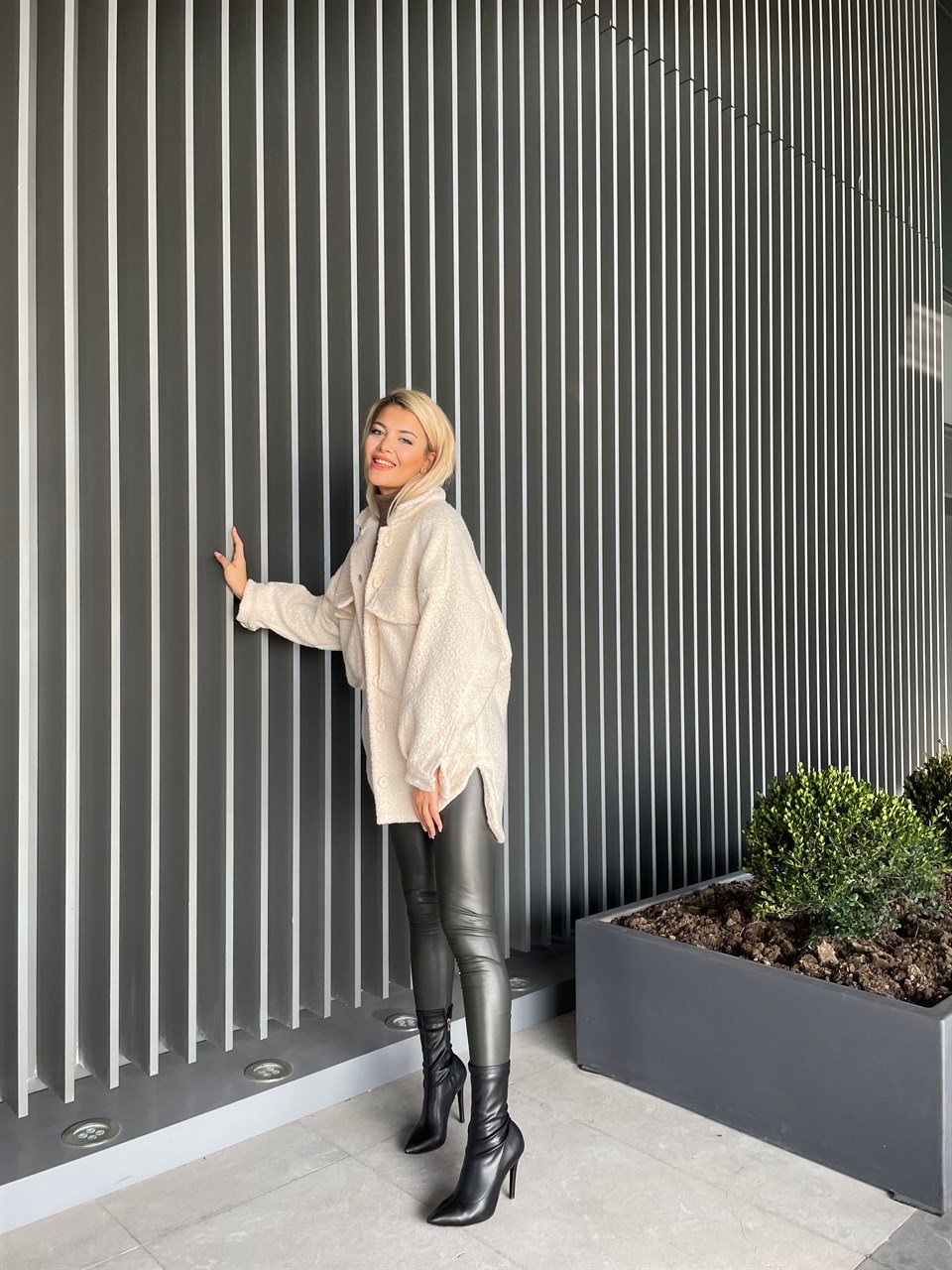 Kuzu Oversize Düğmeli Ceket