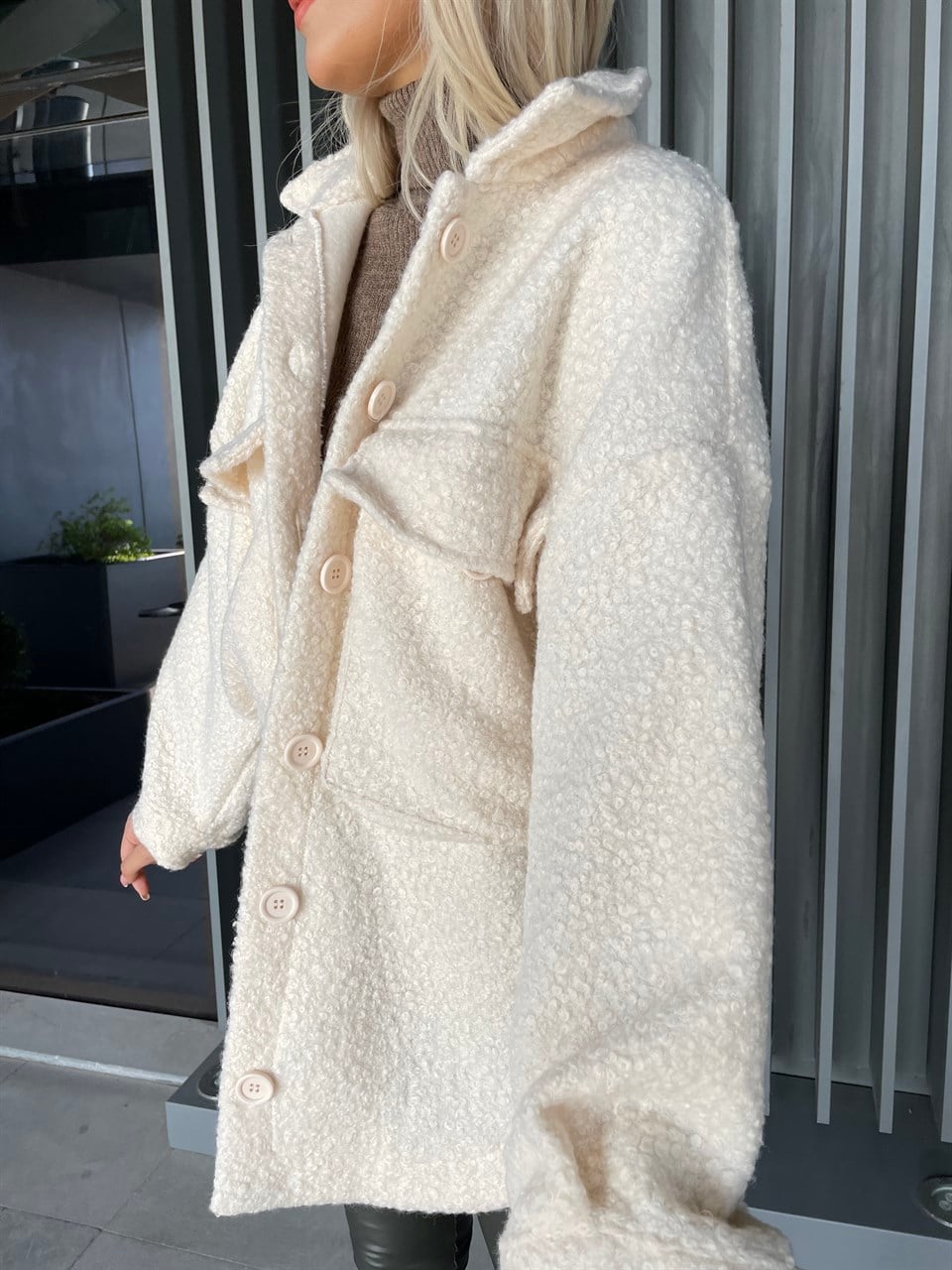 Kuzu Oversize Düğmeli Ceket